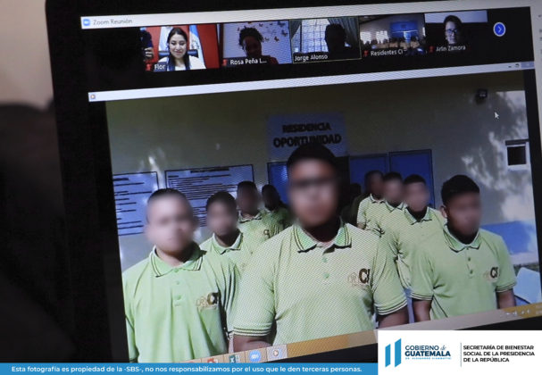 Jóvenes de Casa Intermedia celebran un paso más hacia la reinserción exitosa