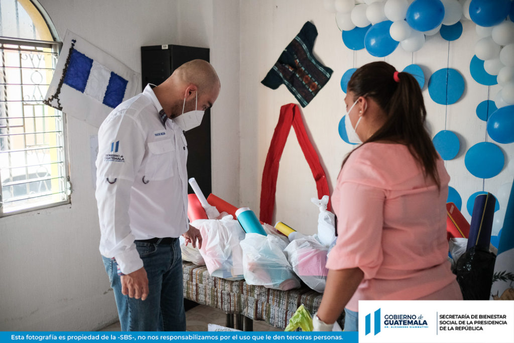 Entrega de bolsas CAI San Juan Bautista