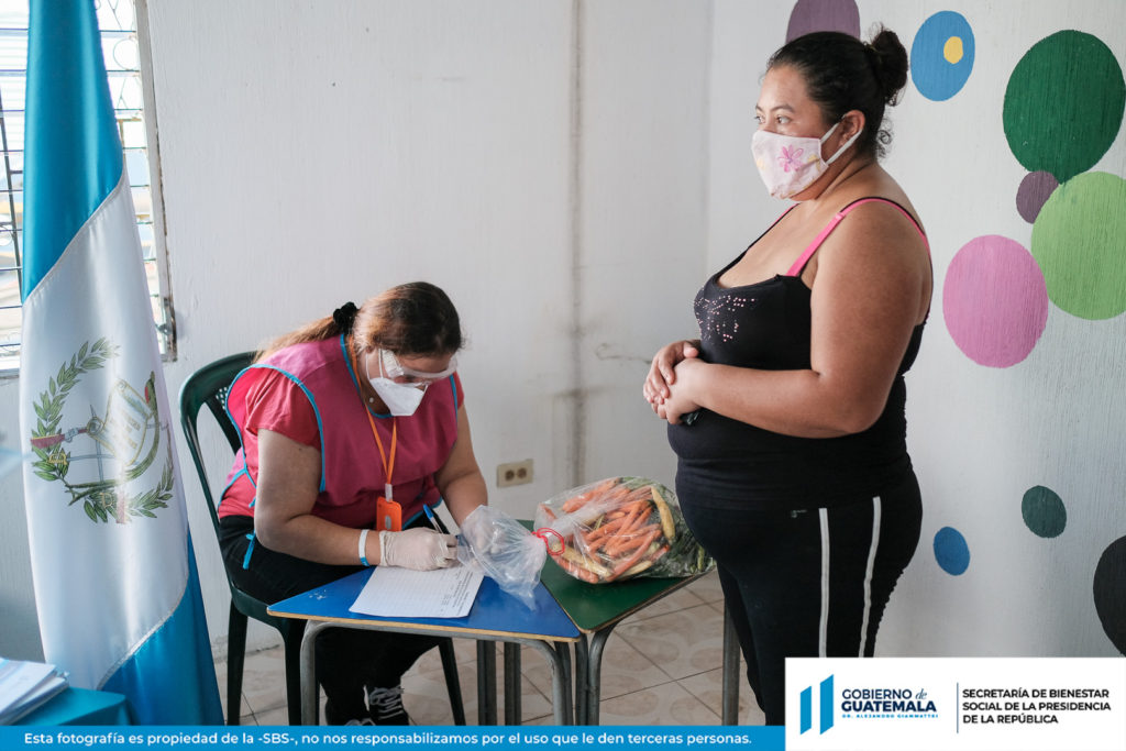 Entrega de bolsas CAI San Juan Bautista 